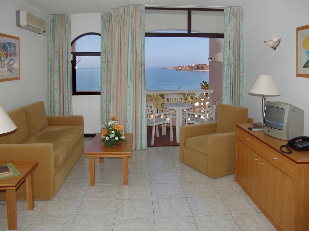 monica-isabel-beach-club-barata-hotels 23062