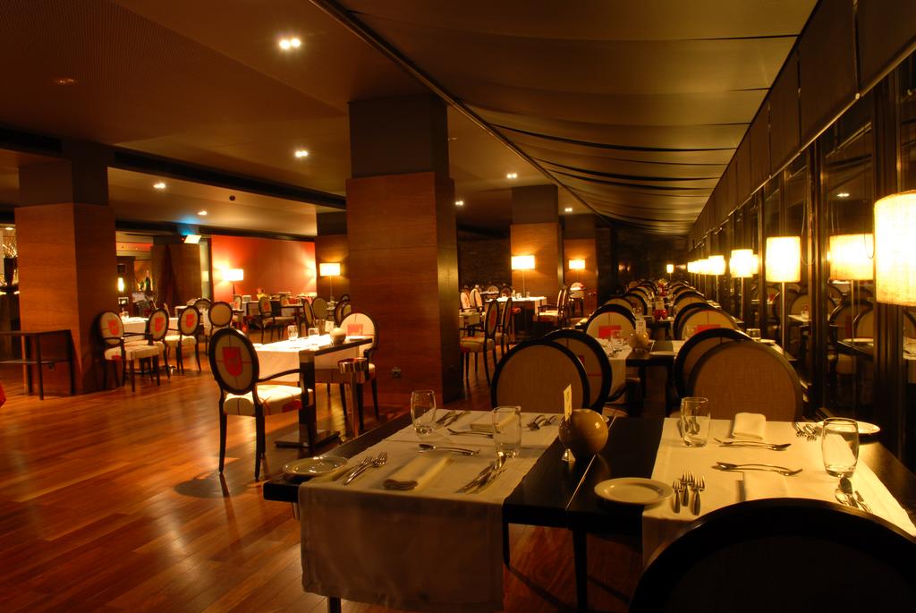 h2otel-congress-medical-spa 2742