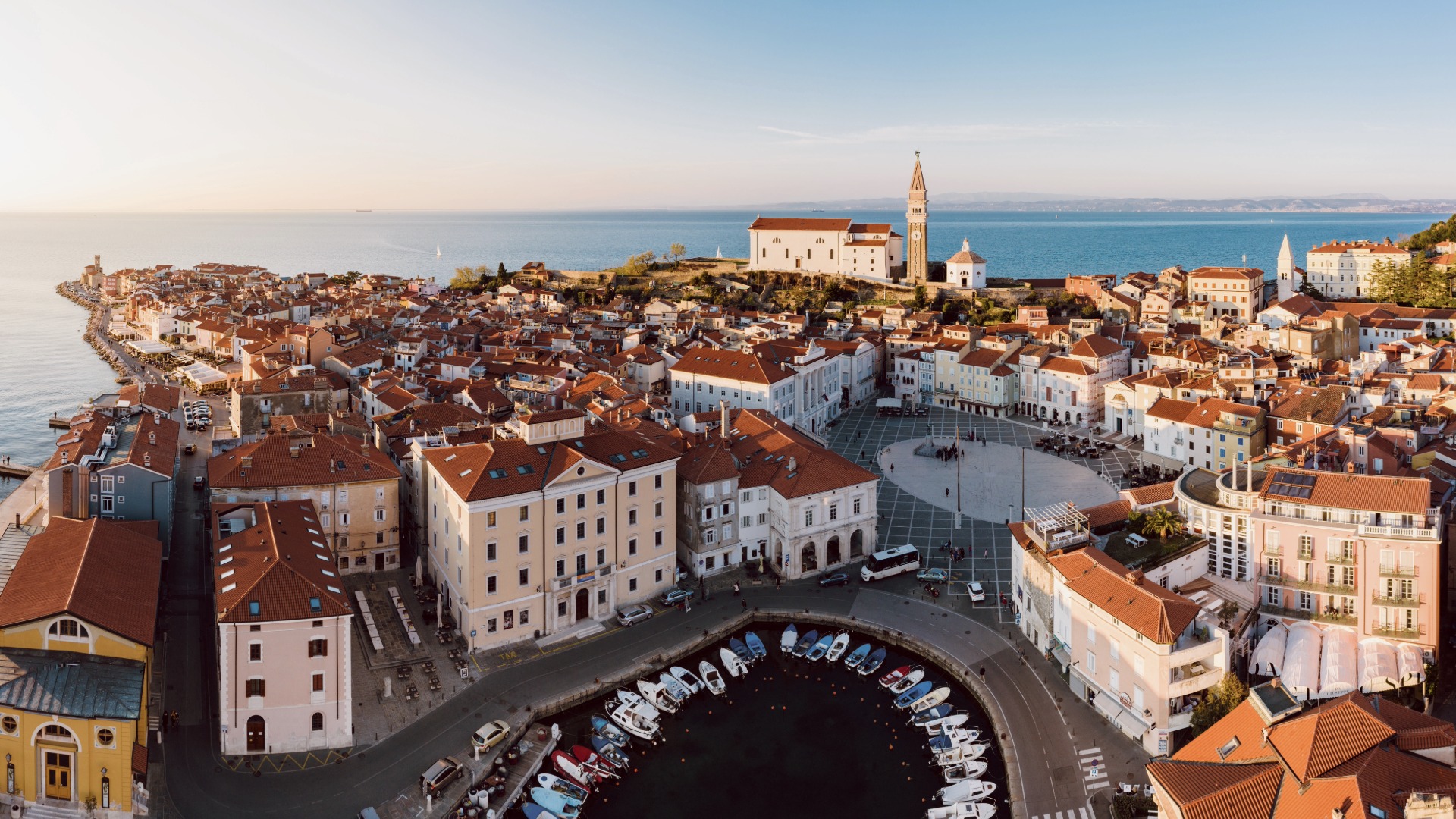 Viajes a Eslovenia: naturaleza, cultura y paisajes alpinos